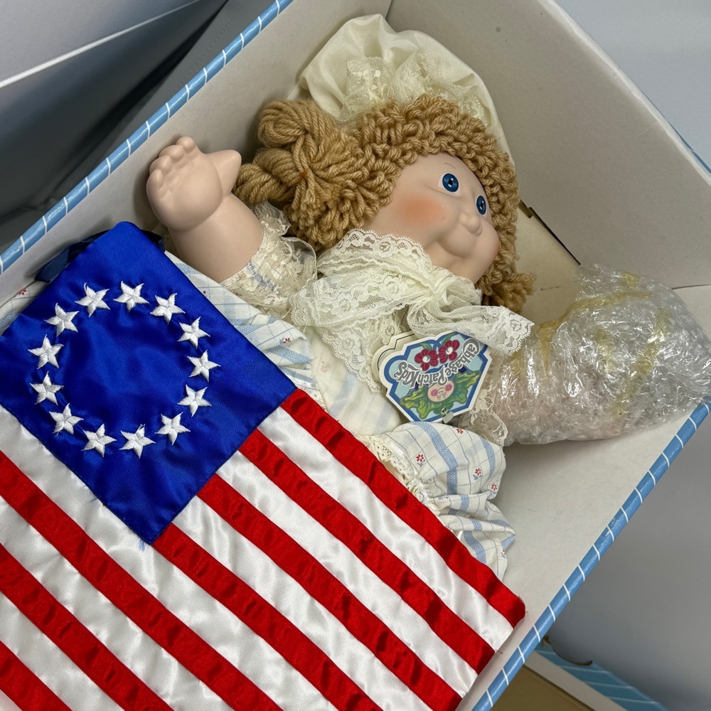Applause 16 inch Vintage Porcelain Betsy Ross Cabbage Patch Doll w US Fl…